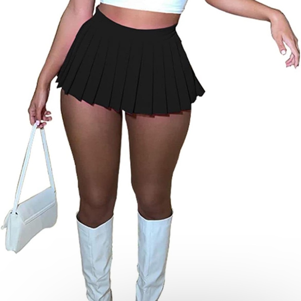 Cute Super Mini Pleated Skirt - Picture 2 of 2